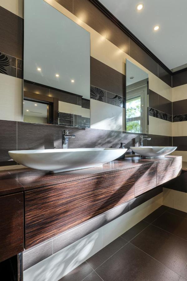 Montaigne Executive Suite Париж Екстер'єр фото