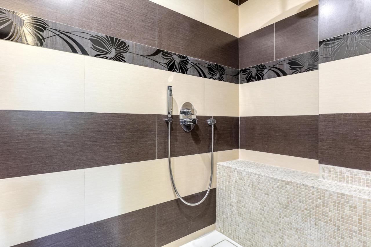 Montaigne Executive Suite Париж Екстер'єр фото